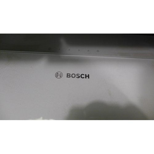 3138 - Bosch White Glass Angled Extractor & CDA Chimney Hood (441-72,93)  * This lot is subject to vat