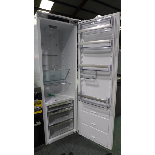 3166 - AEG Integrated Tower Fridge, Model SK5818e9zc - Original RRP  £832.50 inc. vat (441-35)  * This lot ... 