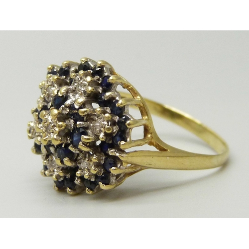 An 18ct gold, sapphire and diamond cluster ring, 6g, S/T