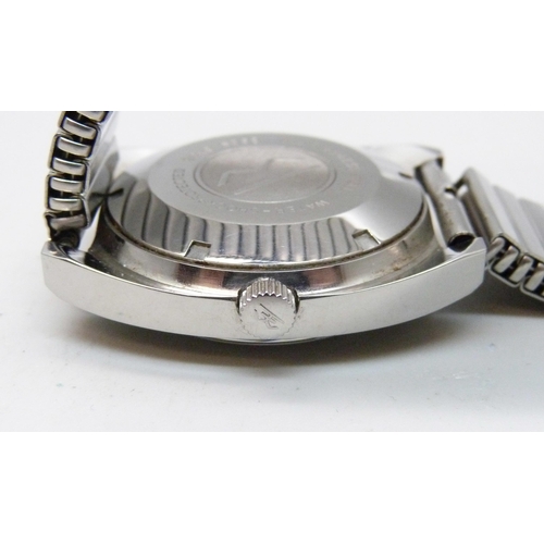 1021 - An Everite automatic 25 day/date wristwatch