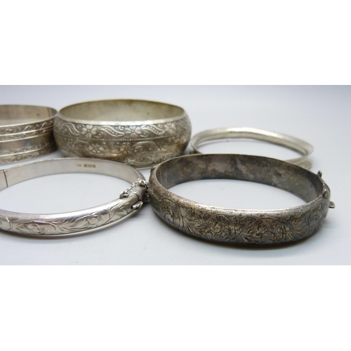 1075 - Five silver bangles, 83g, and one other bangle