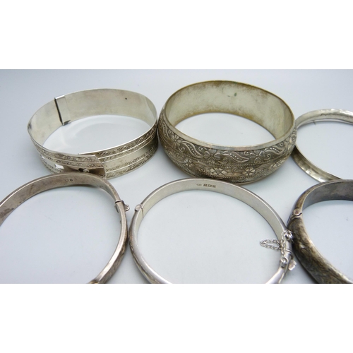 1075 - Five silver bangles, 83g, and one other bangle