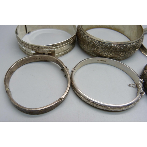 1075 - Five silver bangles, 83g, and one other bangle