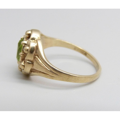 1080 - A 9ct gold and peridot ring, 2.5g, I