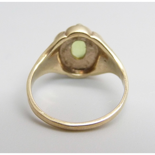 1080 - A 9ct gold and peridot ring, 2.5g, I