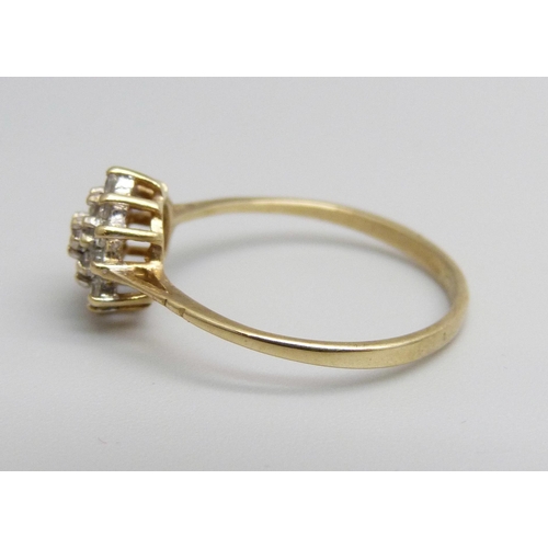 1094 - A 9ct gold cluster ring, 1.4g, N/O