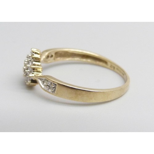 1095 - A 9ct gold and diamond ring, 1.5g, M