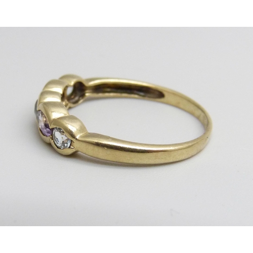 1097 - A 9ct gold, stone set ring, 2.3g, R