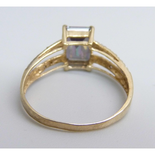 1105 - A 9ct gold, mystic topaz and diamond ring, 1.6g, M