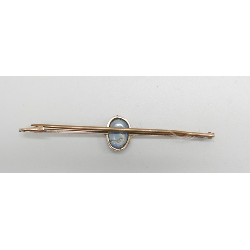 1119 - A yellow metal and opal brooch, 3.1g, opal 7mm x 11mm