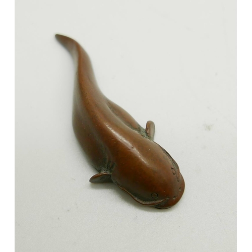 1121 - A bronze catfish, signed, 37g, 55mm