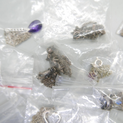 1157 - Twenty silver pendants and chains