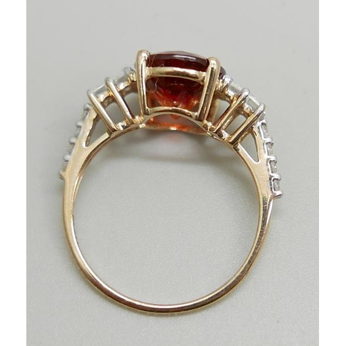 1176 - A 9ct gold and Oregon sunstone ring, 2.5g, N/O