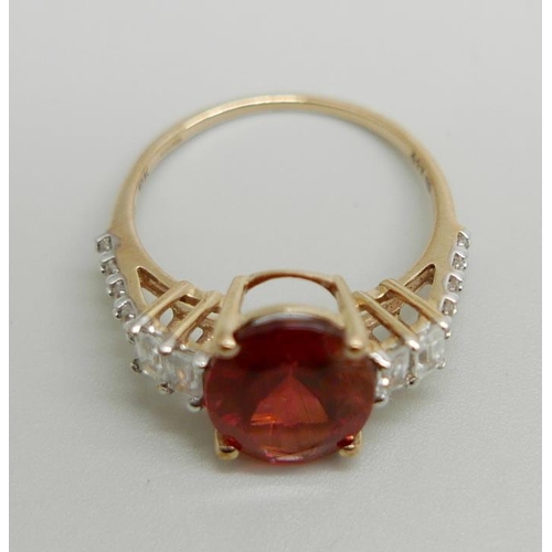 1176 - A 9ct gold and Oregon sunstone ring, 2.5g, N/O