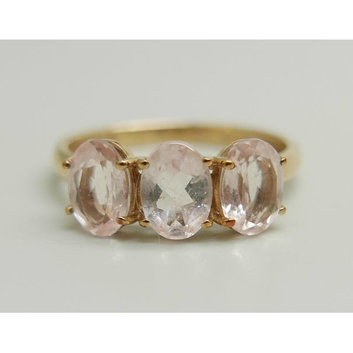 1188 - A 9ct gold and Galileia morganite ring, with certificate, 2g, O