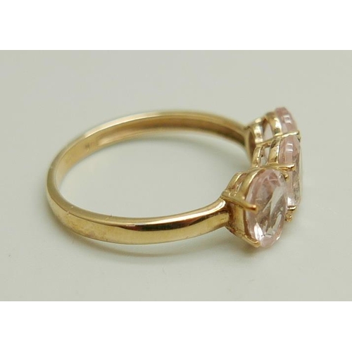 1188 - A 9ct gold and Galileia morganite ring, with certificate, 2g, O