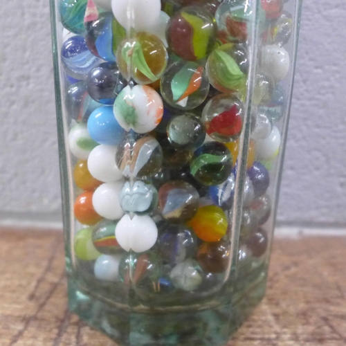 1230 - A jar of marbles **PLEASE NOTE THIS LOT IS NOT ELIGIBLE FOR IN-HOUSE POSTING AND PACKING**