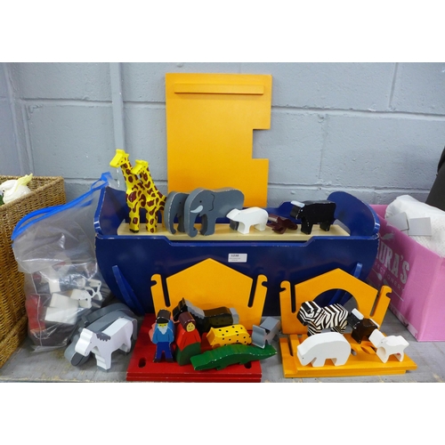 1238 - A wooden Noah's Ark toy with animals **PLEASE NOTE THIS LOT IS NOT ELIGIBLE FOR IN-HOUSE POSTING AND... 