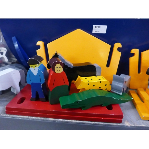 1238 - A wooden Noah's Ark toy with animals **PLEASE NOTE THIS LOT IS NOT ELIGIBLE FOR IN-HOUSE POSTING AND... 