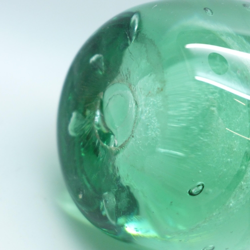 618 - A Victorian green glass dump, 9.5cm