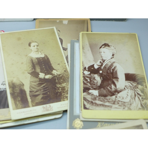 632 - Over 60 cabinet cards and carte de visite