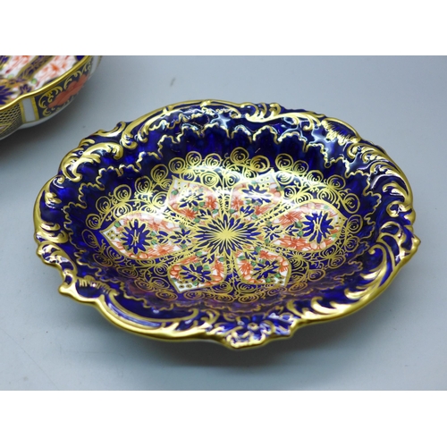 639 - Two Royal Crown Derby 1128 Imari pattern medium dishes, one with scallop edge, 16cm