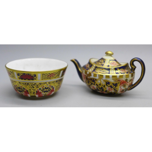 642 - A Royal Crown Derby 1128 Imari pattern miniature teapot and sugar bowl