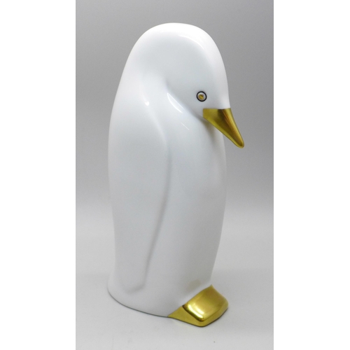 650 - A Hollohaza (Hungary) stylised model of a penguin, 14.5cm