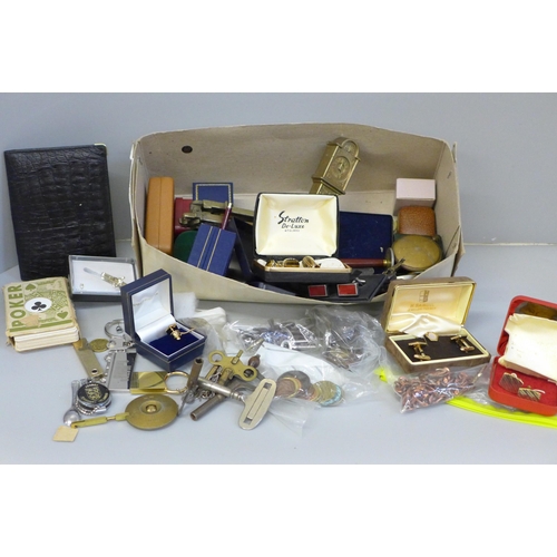 689 - A collection of men's cufflinks, coins, a farrier's vintage horse shoe pen knife, watch and clock ke... 