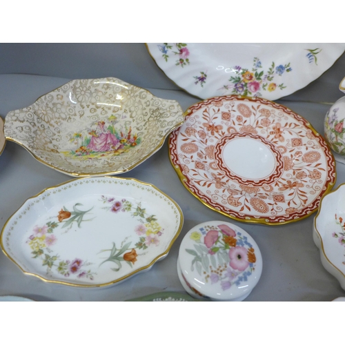 695 - A collection of decorative china including a Copeland Spode Chelsea Garden pattern trio, Royal Crown... 