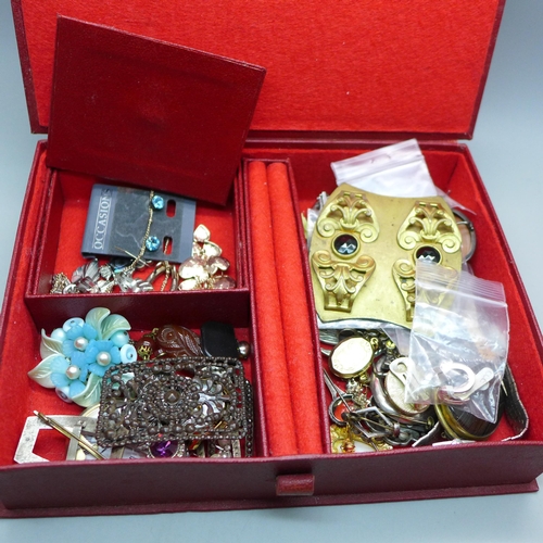 707 - Vintage jewellery including silver in a red jewellery box