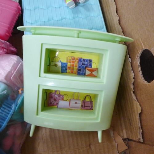 720 - Barbie doll and dolls house accessories including College Study