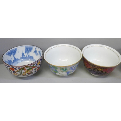 735 - A collection of Japanese tea bowls (23)