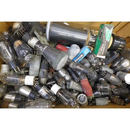 737 - A collection of radio valves mixed sizes including two very large VCR 97 1940s TV tubes **PLEASE NOT... 