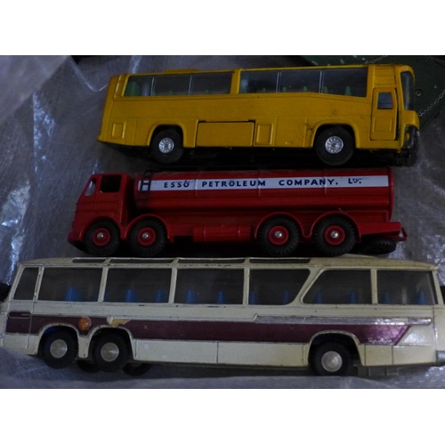 747 - A collection of vehicles, boxed and loose, Dinky Supertoys, Vega Major Luxury Coach, Leyland Octopus... 