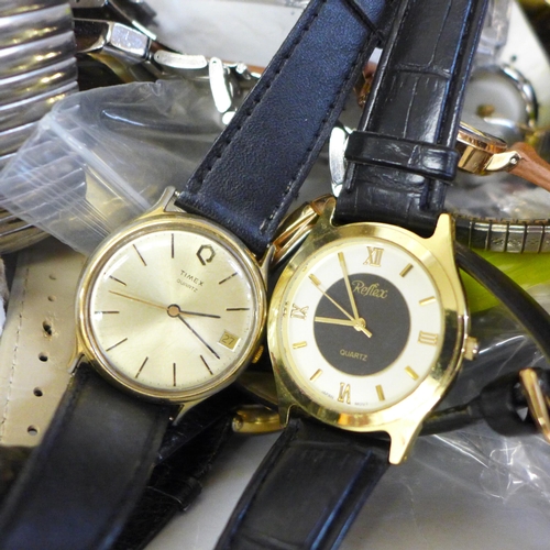 762 - A quantity of lady's and gentleman's wristwatches; Timex, Swatch, Sekonda, etc.