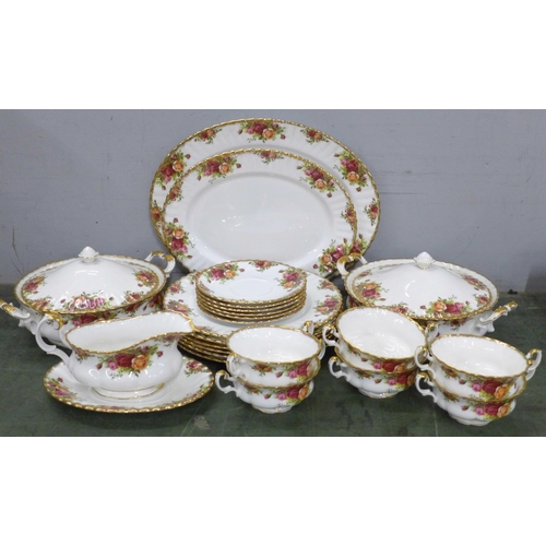 794 - A Royal Albert Old Country Roses dinner service including six dinner plates, six soup bowls and sauc... 