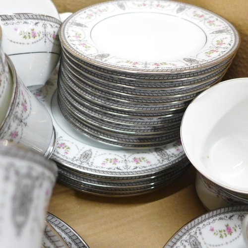 795 - Noritake Clarice pattern dinnerwares, fifty-nine pieces in total, small chip to side plate **PLEASE ... 