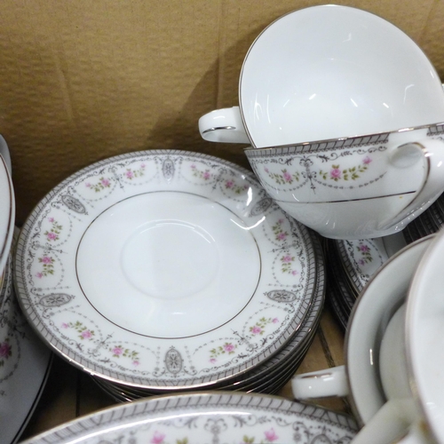 795 - Noritake Clarice pattern dinnerwares, fifty-nine pieces in total, small chip to side plate **PLEASE ... 