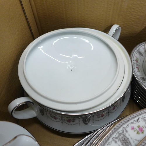 795 - Noritake Clarice pattern dinnerwares, fifty-nine pieces in total, small chip to side plate **PLEASE ... 