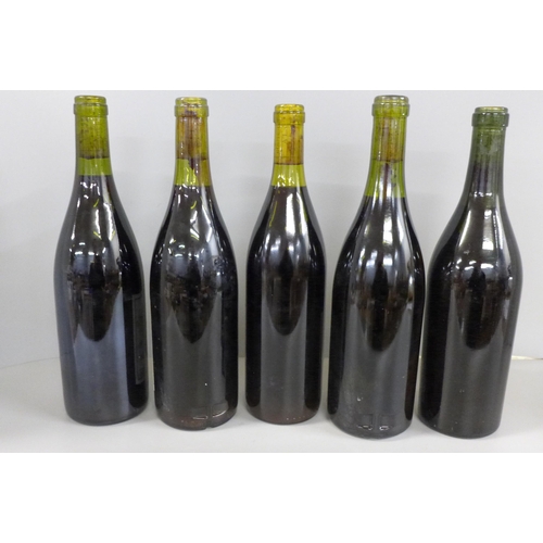 812 - Five bottles of Chateauneuf du Pape, (one Gigondas bottle)  **PLEASE NOTE THIS LOT IS NOT ELIGIBLE F... 