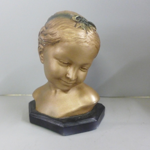 820 - Two Art Deco style busts, tallest 24cm