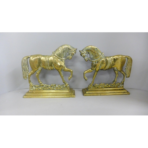 822 - A pair of brass horse fire dogs/door stops