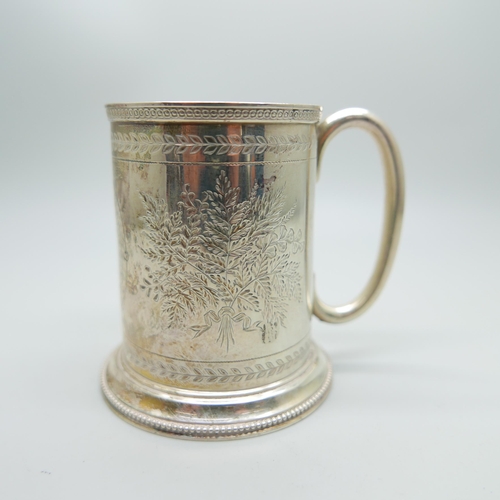 850 - A Victorian silver mug, London 1872, 121g