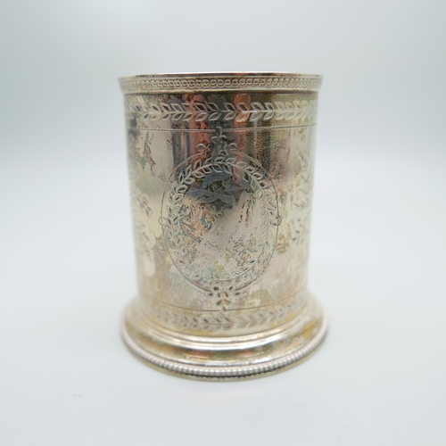 850 - A Victorian silver mug, London 1872, 121g