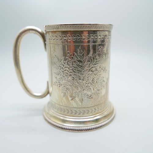 850 - A Victorian silver mug, London 1872, 121g