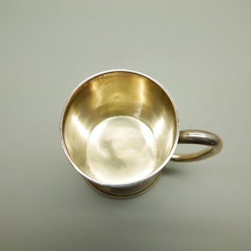 850 - A Victorian silver mug, London 1872, 121g