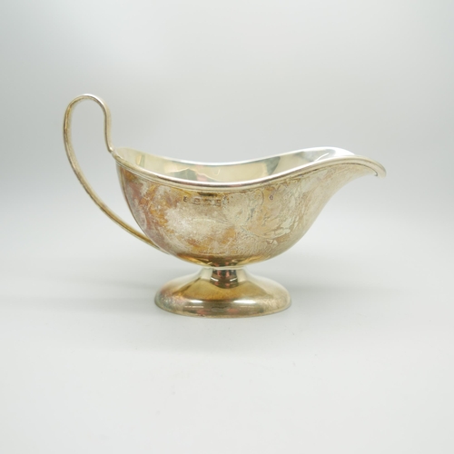 851 - A silver jug, 160g