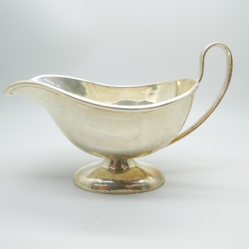 851 - A silver jug, 160g