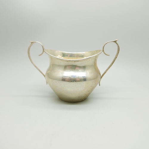 852 - A silver sugar bowl, 65g